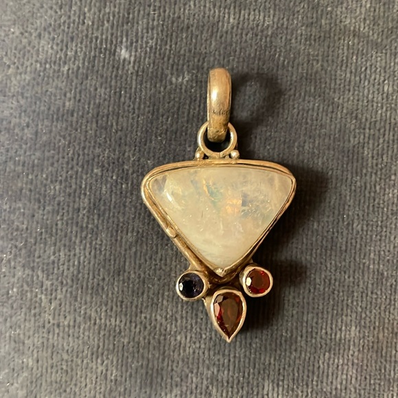 Rainbow 925 Moonstone, Amethyst, Garnet chunky triangular pendant - Picture 4 of 6